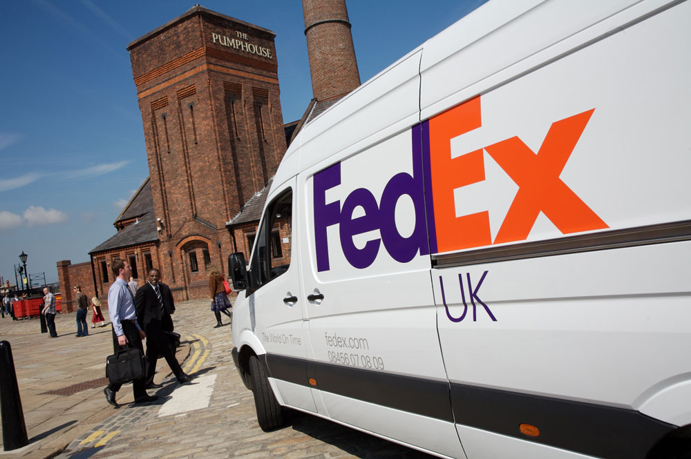 fedex arrange pickup uk